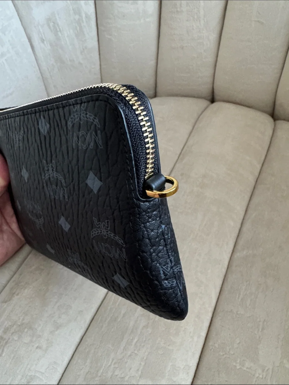 MCM compact black